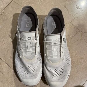 On Cloud Coast Light Gray and White Travel Athletic Sneakers